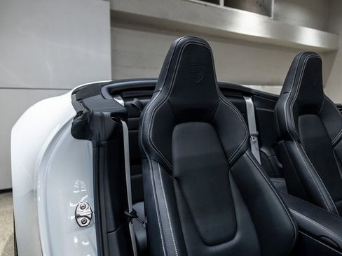 Used 2025 Porsche 911 Carrera image 30