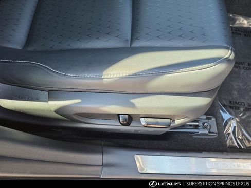 Certified 2022 Lexus UX 200 w/ Accessory Package (Z2) image 31