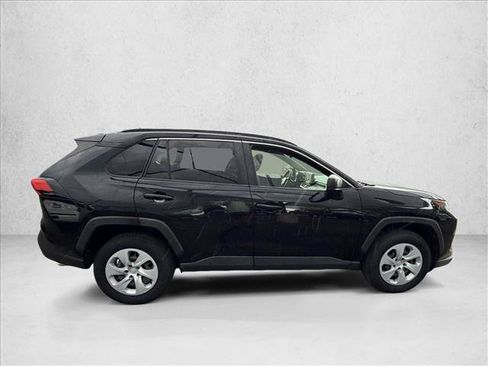 Used 2019 Toyota RAV4 LE AWD/4WD image 4