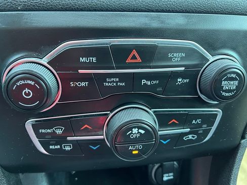 Used 2018 Dodge Charger GT AWD/4WD image 38