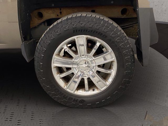 Used 2015 Chevrolet Silverado 1500 High Country w/ High Country Premium Package AWD/4WD image 38
