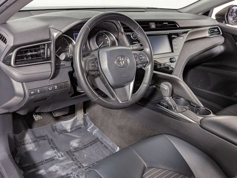 Used 2019 Toyota Camry SE FWD image 9