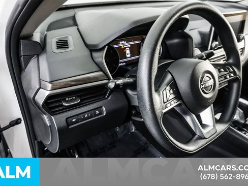 Used 2025 Nissan Altima 2.5 SV FWD image 31