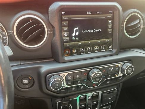 Used 2020 Jeep Gladiator Overland AWD/4WD image 14