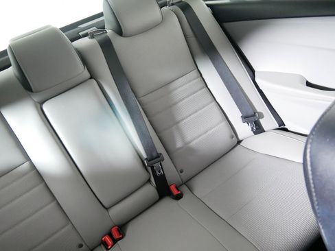 Used 2016 Toyota Camry SE image 14