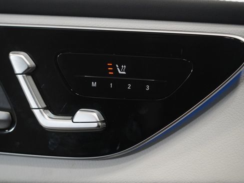 Used 2024 Mercedes-Benz GLC 300 4MATIC image 28