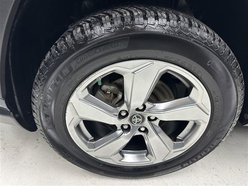 Used 2019 Toyota RAV4 Limited image 15