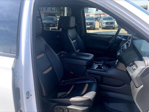 Used 2024 GMC Yukon XL AT4 w/ AT4 Premium Package AWD/4WD image 9