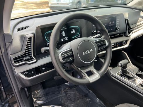 Used 2025 Kia Sportage LX FWD image 33