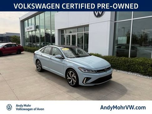 Used 2025 Volkswagen Jetta SEL FWD image 1