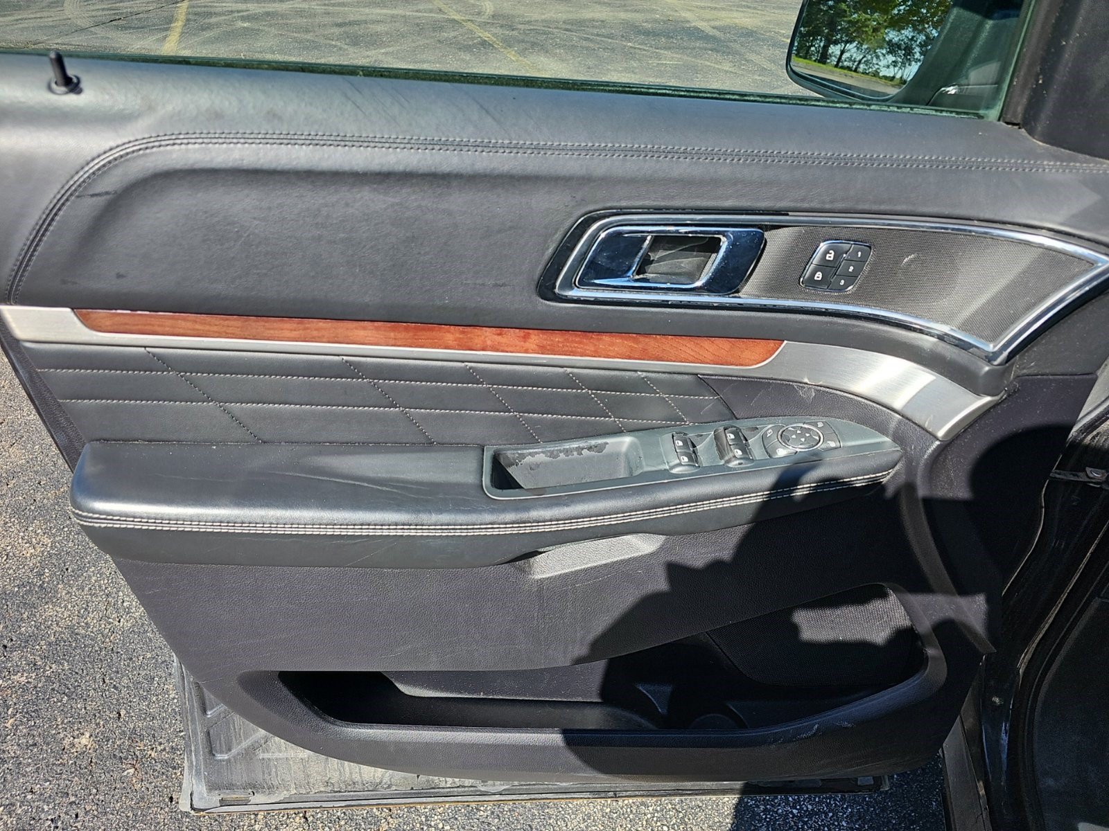 Used 2019 Ford Explorer Platinum AWD/4WD image 17