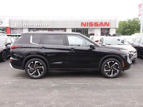 Used 2024 Mitsubishi Outlander SE Black Edition FWD image 5