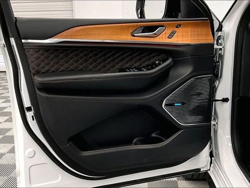 Used 2023 Jeep Grand Cherokee L Summit image 21