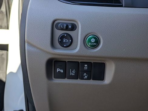 Used 2017 Honda Pilot Touring image 16