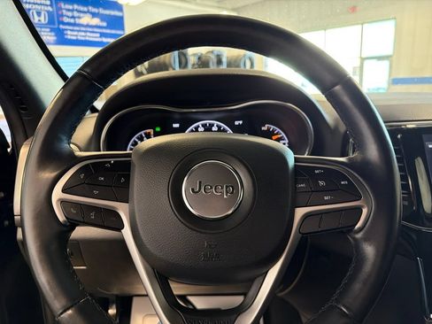 Used 2022 Jeep Grand Cherokee Laredo X AWD/4WD image 18