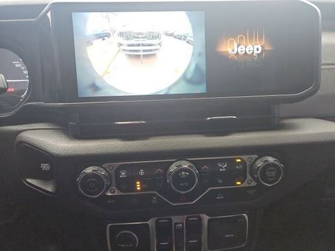 Used 2024 Jeep Wrangler Unlimited w/ Convenience Group image 7