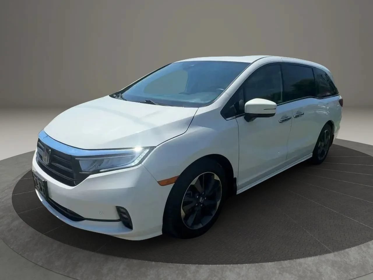 Used 2023 Honda Odyssey Elite image 3