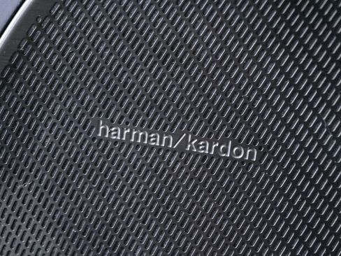 Used 2023 Volvo XC60 B5 Ultimate w/ Climate Package FWD image 9