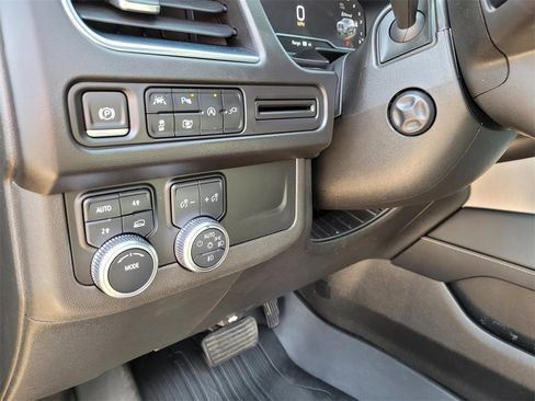 Used 2022 GMC Yukon SLT w/ SLT Luxury Package image 24