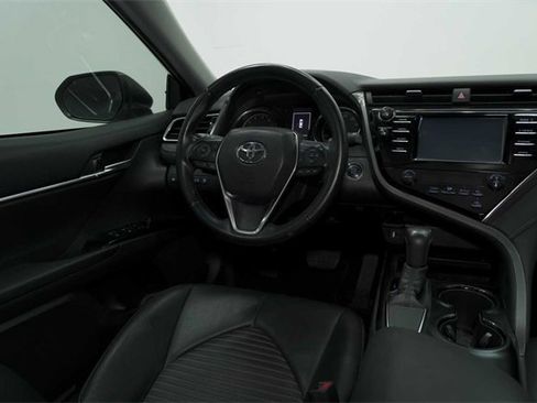 Used 2019 Toyota Camry SE image 18