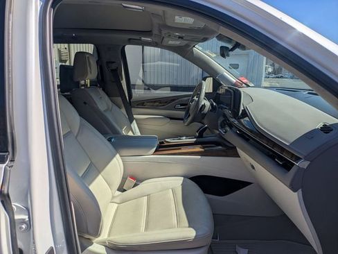 Certified 2021 Cadillac Escalade Sport Platinum AWD/4WD image 40