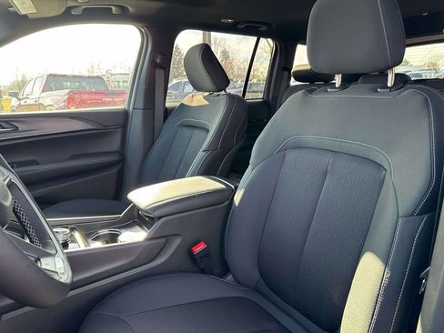 New 2025 Jeep Grand Cherokee Laredo X w/ Luxury Tech Group I image 13