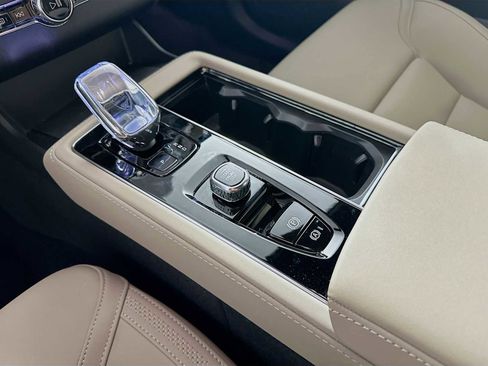 New 2026 Volvo XC90 B5 Core image 16