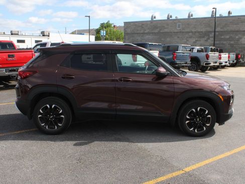 Used 2022 Chevrolet TrailBlazer LT w/ LPO, Blackout Package AWD/4WD image 4