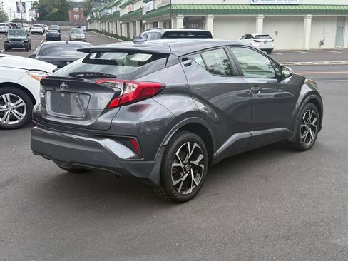 Used 2020 Toyota C-HR XLE image 8