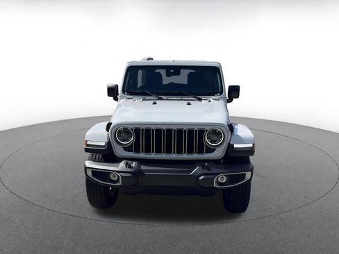 Used 2025 Jeep Wrangler Sahara image 3