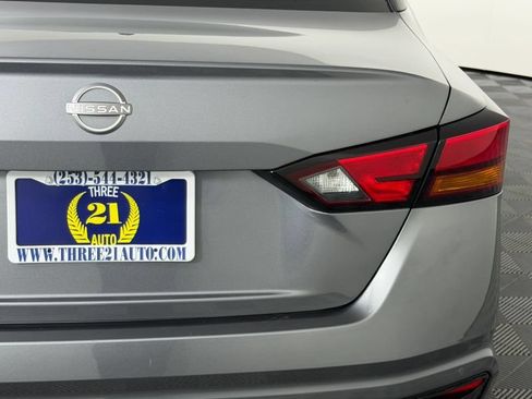 Used 2025 Nissan Altima 2.5 SV FWD image 11