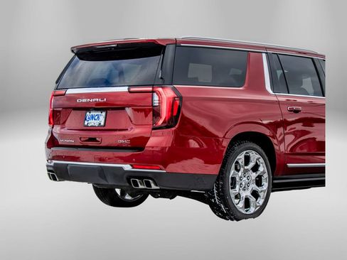 Used 2025 GMC Yukon XL Denali w/ Sun & Power Step Package image 16