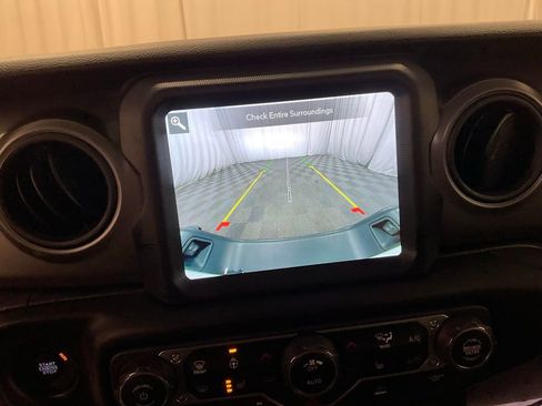 Used 2023 Jeep Gladiator Sport image 14