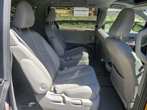 Used 2013 Toyota Sienna XLE AWD/4WD image 43