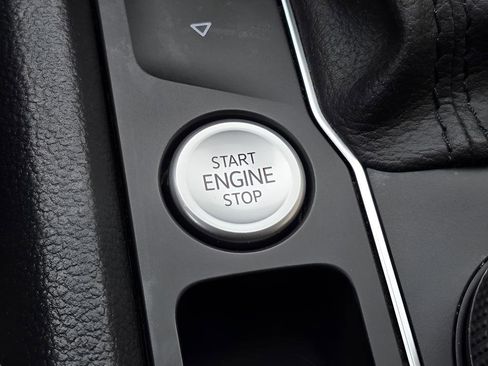 Used 2020 Volkswagen Atlas Cross Sport SE w/ Panoramic Sunroof Package image 28