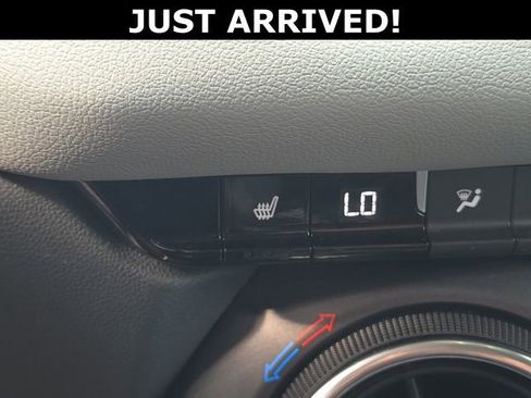 Used 2022 Chevrolet Blazer LT w/ Sound & Technology Package FWD image 18
