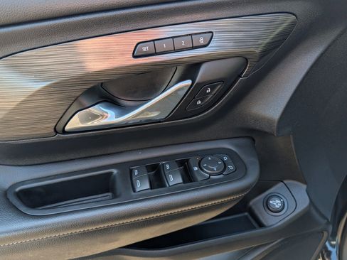 Used 2022 GMC Terrain SLT w/ Infotainment Package II image 28