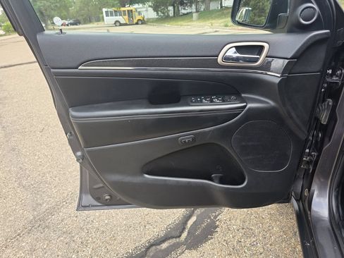 Used 2017 Jeep Grand Cherokee Limited AWD/4WD image 13