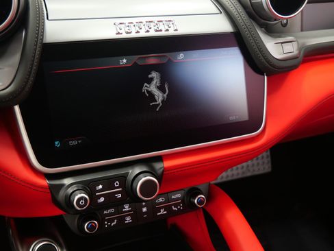 Used 2017 Ferrari GTC4Lusso AWD/4WD image 17