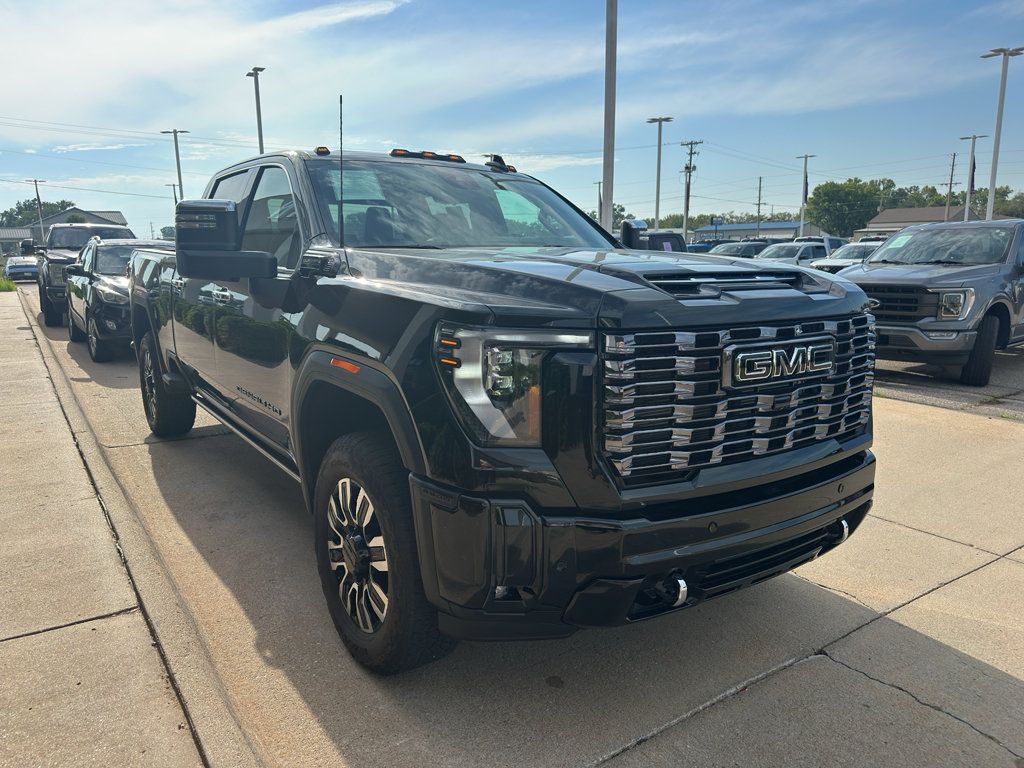 Used 2026 GMC Sierra 2500 Denali Ultimate w/ LPO, Black Badging Package AWD/4WD image 8