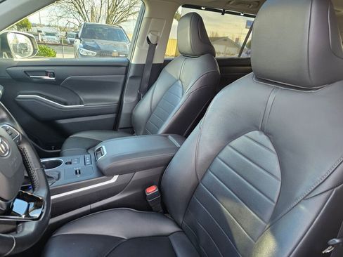 Used 2020 Toyota Highlander XLE image 28