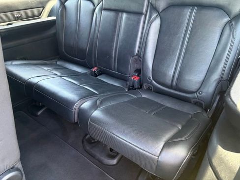 Used 2023 Jeep Wagoneer Series II AWD/4WD image 12