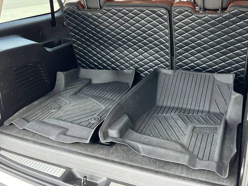 Used 2018 Cadillac Escalade ESV Luxury AWD/4WD image 25