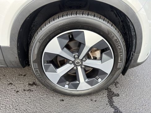 Certified 2023 Volvo XC40 B4 Plus w/ Driver Assist Package FWD image 40