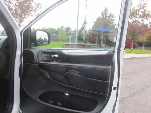 Used 2019 Dodge Grand Caravan GT FWD image 50