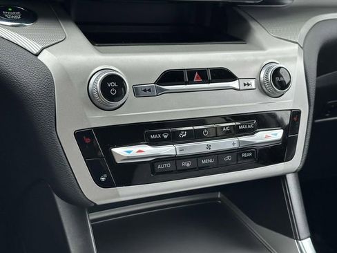 Used 2021 Ford Explorer XLT w/ Equipment Group 202A image 16