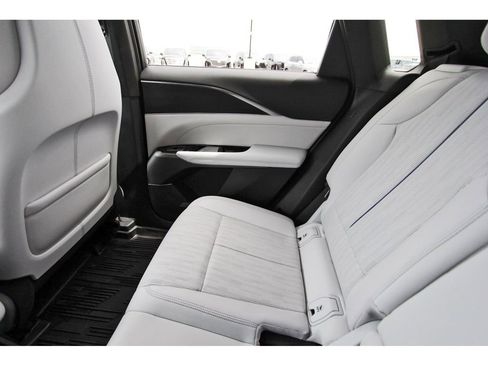 Certified 2024 Cadillac Lyriq Luxury RWD image 12