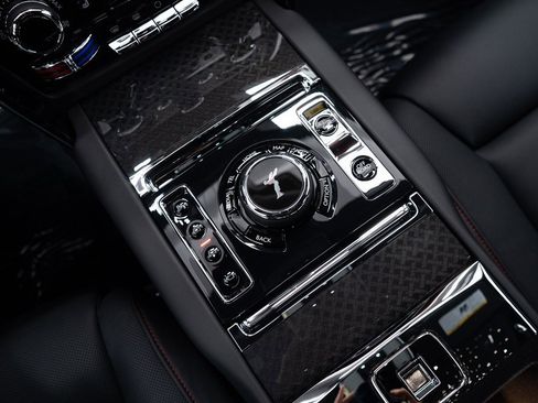 New 2026 Rolls-Royce Cullinan Black Badge image 40