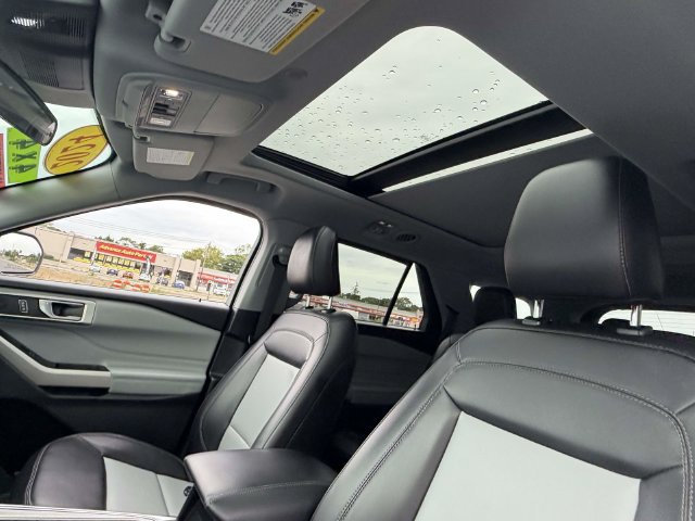 Used 2024 Ford Explorer XLT w/ Equipment Group 202A AWD/4WD image 11