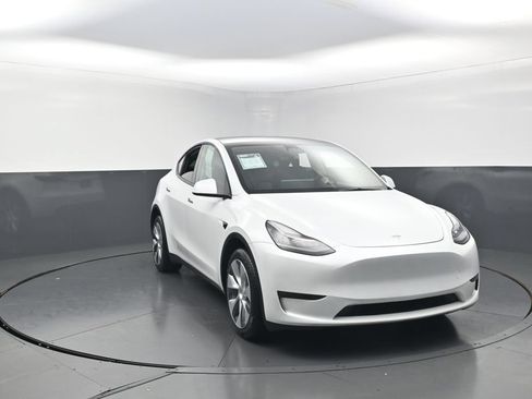 Used 2023 Tesla Model Y Long Range AWD/4WD image 35